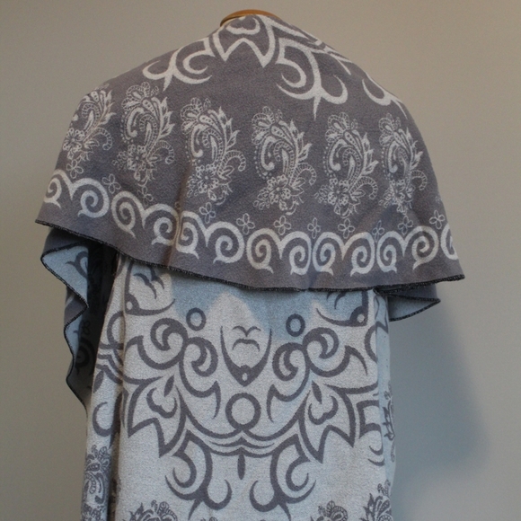 3/$25 Waterfall waistcoat - Picture 2 of 4